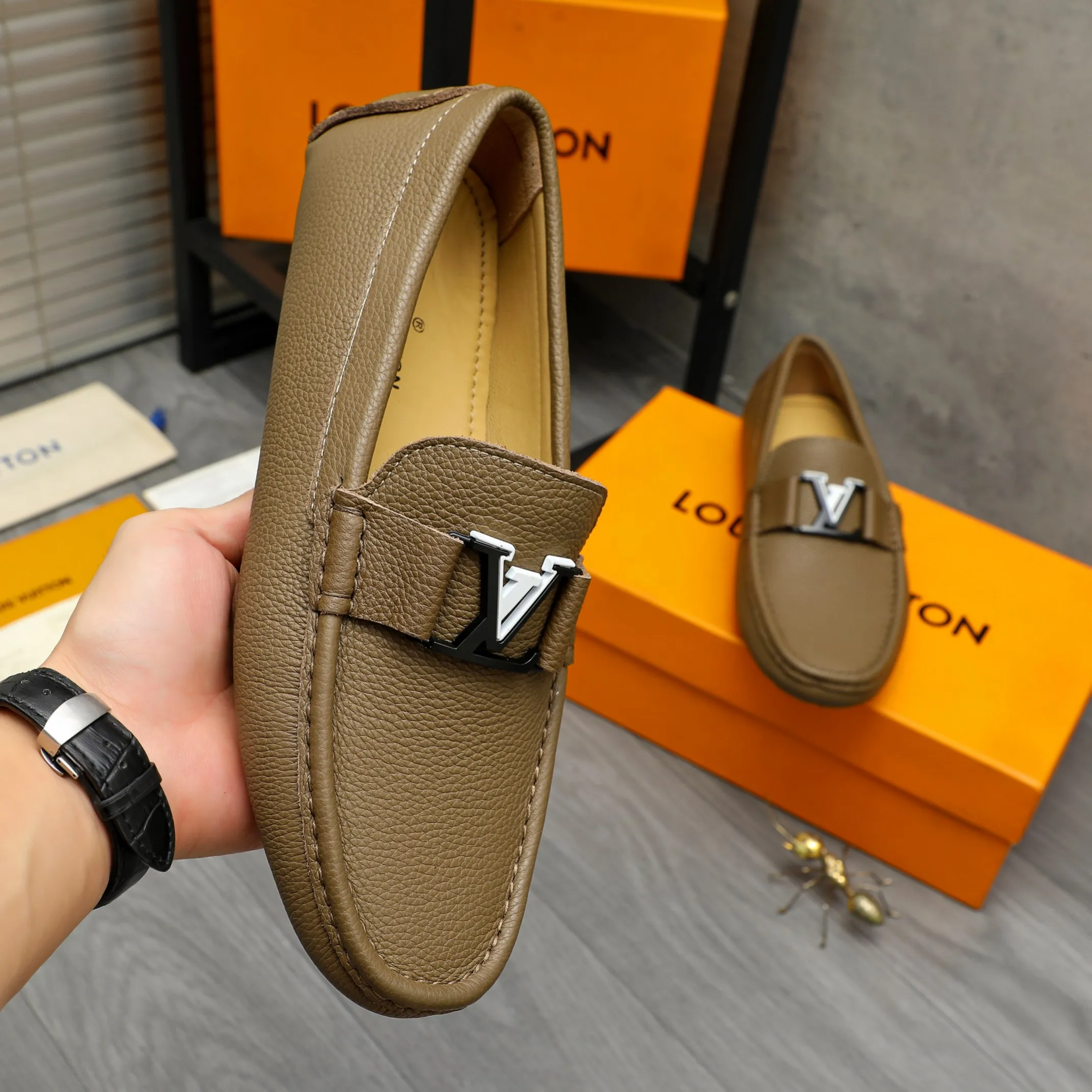Men's shoes 💰420 Product trademark: LV "Louis Vuitton" casual slip-on shoes Regular size: 38-46 (45.46 custom-made, non-returnable) Product materials: Selected pebbled cowhide upper, sheepskin lining, original rubber outsole